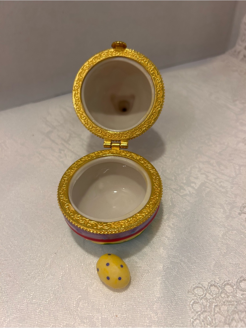 Ceramic Easter Bunny Egg Shaped Hinged Trinket Box & Miniature Egg Insert - Picture 3 of 4